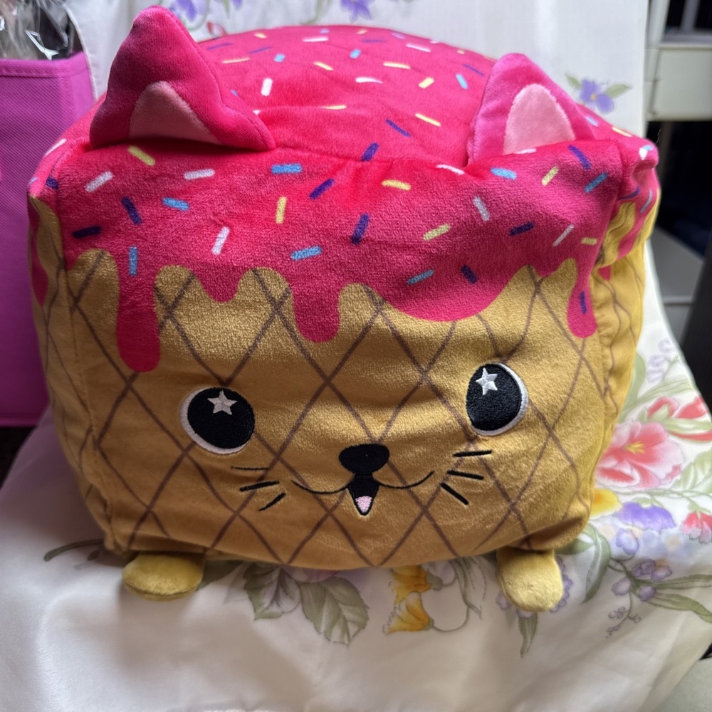 Moosh Moosh Ice Cream Cone Cat‎ Pillow